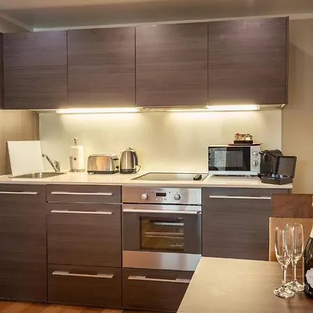 Premier Cabot Apartment